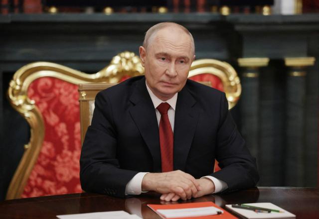 In this pool photograph distributed by the Russian state agency Sputnik, Russia's President Vladimir Putin attends a meeting with US special envoy Steve Witkoff and US President Donald Trump's son-in-law Jared Kushner in Moscow on September 5, 2026. Russian President Vladimir Putin met with US envoys Steve Witkoff and Jared Kushner on September 5, 2026 for talks on ending more than four years of war in Ukraine. "The situation is of course not simple," Putin told the US officials in footage aired on Russian state media. (Photo by Gavriil GRIGOROV / POOL / AFP) / *** Editor's note: This image is distributed by the Russian state owned agency Sputnik ***