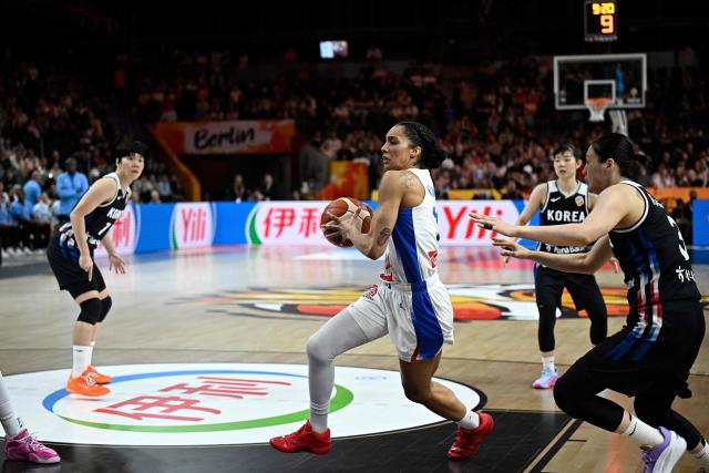 France's forward #15 Gabby Williams (C) gets past South Korea's forward #03 Kang Lee-seul (R) during the 2026 FIBA Women's Basketball World Cup Group B match between France and South Korea at the Berlin Arena in Berlin on September 5, 2026. (Photo by Tobias SCHWARZ / AFP)