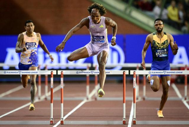Brazil's Alison Dos Santos (C) competes in the men's 400m Hurdles final during the World Athletics Diamond League athletics meeting at the King Baudouin Stadium in Brussels, on September 5, 2026. (Photo by NICOLAS TUCAT / AFP)