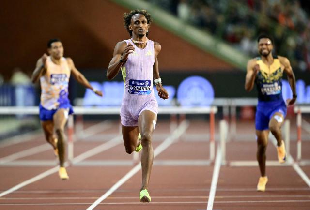Brazil's Alison Dos Santos (C) competes in the men's 400m Hurdles final during the World Athletics Diamond League athletics meeting at the King Baudouin Stadium in Brussels, on September 5, 2026. (Photo by NICOLAS TUCAT / AFP)