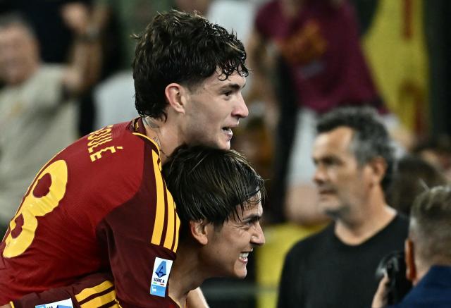 Roma's Argentinian forward #18 Matías Soulé (L) celebrates with team mate Argentinian forward #21 Paulo Dybala (R) after scoring a goal during the Italian Serie A football match between Roma and Atalanta at the Olympic Stadium in Rome on September 5 2026. (Photo by Filippo MONTEFORTE / AFP)