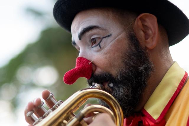 An artist plays the trumpet as he takes part in the International Clown Gathering, which brings together artists and circus art enthusiasts in Mariana, in the state of Minas Gerais, Brazil, on September 5, 2026. (Photo by Douglas MAGNO / AFP)