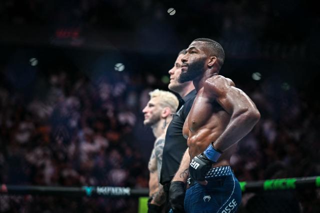 French Salahdine Parnasse (R) and New Zealand Dan Hooker wait for the judges decision during the lightweight division of their mixed martial arts (MMA) at the 5th edition of the Ultimate Fighting Championship (UFC) at the Bercy Accor Arena, in Paris, on September 5, 2026. (Photo by LOU BENOIST / AFP)