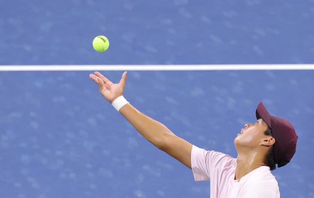 USA's Learner Tien prepares to serve to Czech Republic's Jakub Mensik during their men's singles third round tennis match on day seven of the US Open tennis tournament at the USTA Billie Jean King National Tennis Center in New York City on September 5, 2026. (Photo by KENA BETANCUR / AFP)