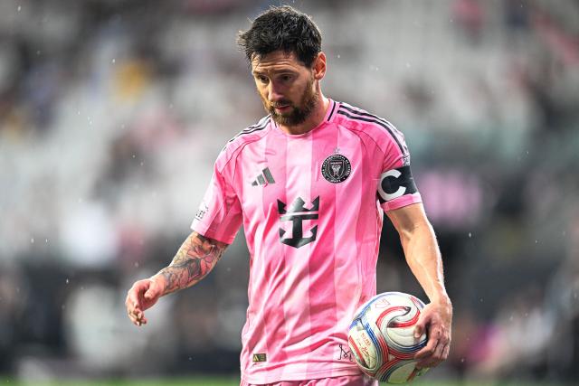 Inter Miami's Argentine forward #10 Lionel Messi prepares to shoot a corner kick during a Major League Soccer (MLS) regular season football match between Inter Miami CF and Atlanta United FC at Nu Stadium in Miami, Florida, on September 5, 2026. (Photo by CHANDAN KHANNA / AFP)