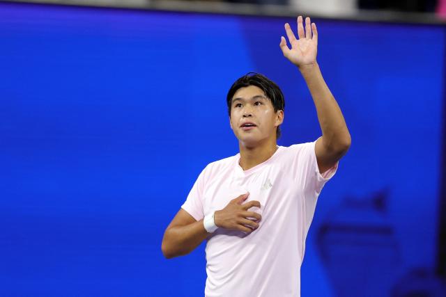 USA's Learner Tien waves to fans after defeating Czech Republic's Jakub Mensik during their men's singles third round tennis match on day seven of the US Open tennis tournament at the USTA Billie Jean King National Tennis Center in New York in the early hours of September 6, 2026. (Photo by KENA BETANCUR / AFP)