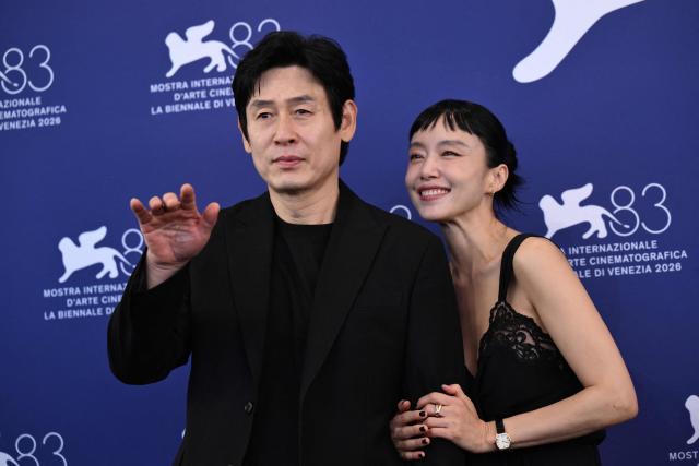 Actor Sul Kyung-gu and actress Jeon Do-yeon attend the photocall of "Possible Love" (Ga-Neung-han sa-rang) presented in competition at the 83rd International Venice Film Festival, at Venice Lido on September 6, 2026. (Photo by Tiziana FABI / AFP)
