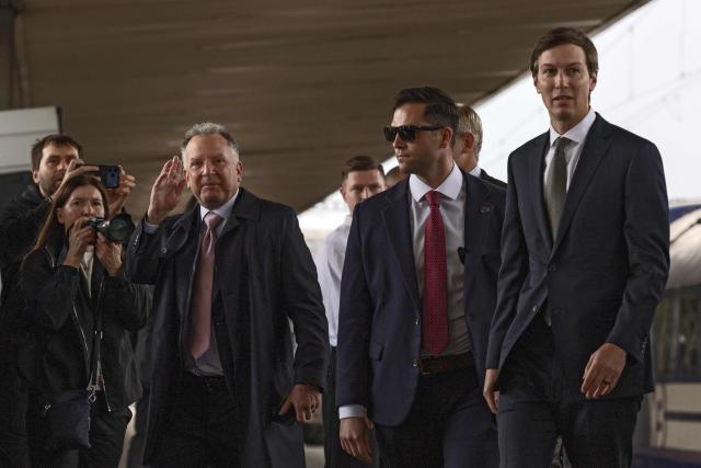 US President Donald Trump's son-in-law Jared Kushner (R) and US Special Envoy Steve Witkoff (C-L) arrive at the railway station in Kyiv on September 6, 2026, amid the Russian invasion of Ukraine. (Photo by Roman PILIPEY / AFP)
