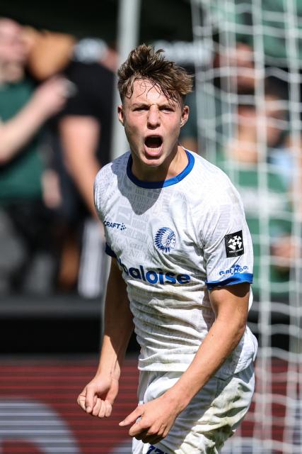 KAA Gent's Belgian midfielder #27 Tibe De Vlieger celebrates after scoring his team's second goal from the penalty spot during the Belgian "Pro League" First Division football match between Cercle Brugge KSV and KAA Gent at Jan Breydel Stadium in Bruges on September 6, 2026. (Photo by BRUNO FAHY / BELGA / AFP) / Belgium OUT