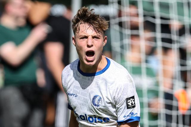 KAA Gent's Belgian midfielder #27 Tibe De Vlieger celebrates after scoring his team's second goal from the penalty spot during the Belgian "Pro League" First Division football match between Cercle Brugge KSV and KAA Gent at Jan Breydel Stadium in Bruges on September 6, 2026. (Photo by BRUNO FAHY / BELGA / AFP) / Belgium OUT