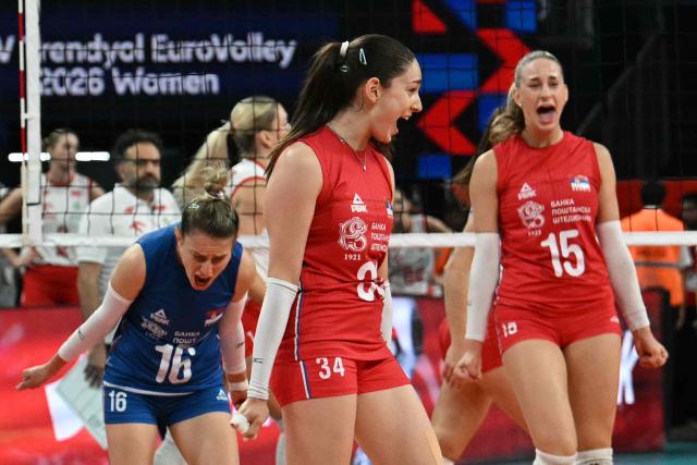 Serbia's outside hitter #34 Branka Tica (C) celebrates next to Serbia's libero #16 Aleksandra Jegdic (L) and Serbia's outside hitter #15 Aleksandra Uzelac after a point during the Women's European Volleyball Championship EuroVolley bronze medal match between Poland and Serbia at the Sinan Erdem Sports Hall in Istanbul on September 6, 2026. (Photo by Ozan KOSE / AFP)