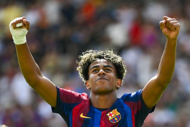 Barcelona's Spanish forward #10 Lamine Yamal celebrates scoring his team's first goal during the Spanish league football match between Valencia CF and FC Barcelona at Mestalla Stadium in Valencia on September 6, 2026. (Photo by JOSE JORDAN / AFP)