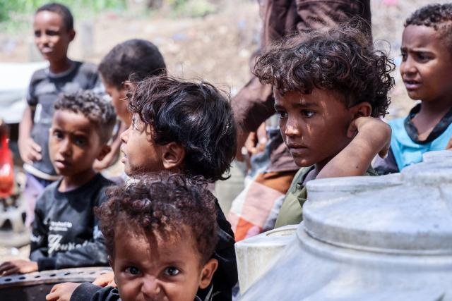 Internally displaced (IDP) Yemeni children, who fled their homes with their families due to renewed clashes between Yemen's Saudi-backed government forces and the country's Houthi rebels, arrive at their new makeshift homes in the al-Kadah area of the Taiz Governorate, southwestern Yemen on September 6, 2026. Fighting between Yemeni government forces and Iran-backed Houthi rebels in southwest Yemen killed more than 140 combatants between midday September 5 and September 6, military sources said. Days-long clashes have erupted in Yemen over control of a gateway to the Red Sea in the deadliest fighting in the Arabian Peninsula country since a 2022 ceasefire between the two sides collapsed in July. (Photo by Ahmad AL-BASHA / AFP)