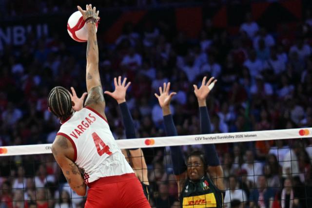 Turkey's opposite #04 Melissa Teresa Vargas (L) spikes the ball during the Women's European Volleyball Championship EuroVolley final match between Italy and Turkey at the Sinan Erdem Sports Hall in Istanbul on September 6, 2026. (Photo by Ozan KOSE / AFP)