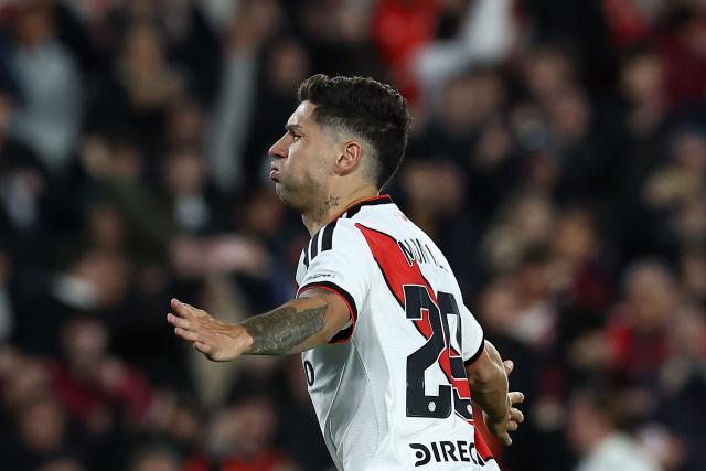 River Plate's defender #29 Gonzalo Montiel celebrates scoring the opening goal during the Argentine Professional League 2026 Clausura tournament football match between River Plate and Independiente Rivadavia, at the Monumental Mas stadium in Buenos Aires on September 6, 2026. (Photo by Alejandro PAGNI / AFP)