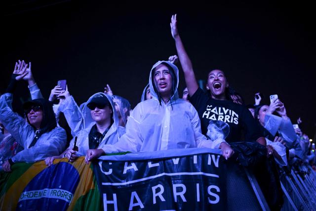 Brazilian fans of Scottish DJ Calvin Harris attend his performance during the third day of Rock in Rio music festival at Rio 2016 Olympic Park in Rio de Janeiro, Brazil early on September 7, 2026. (Photo by MAURO PIMENTEL / AFP)
