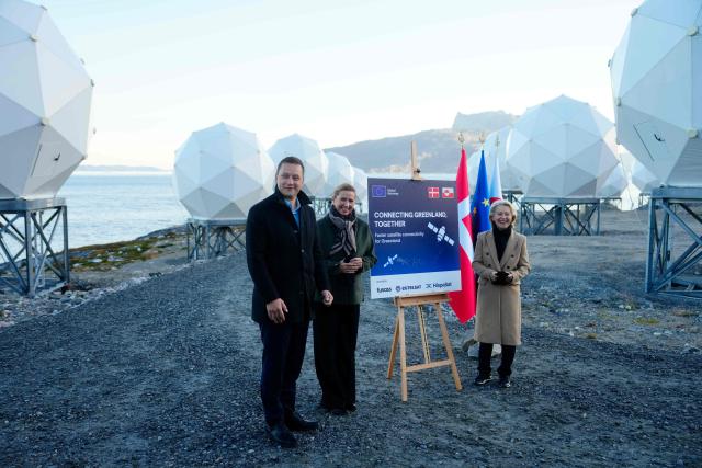 Danish Prime Minister Mette Frederiksen (C), the President of the European Commission Ursula von der Leyen (R) and Greenland's head of government Jens-Frederik Nielsen (L) visit the company Eutelsat Oneweb in Nuuk, Greenland, on September 7, 2026. (Photo by Mads Claus Rasmussen / Ritzau Scanpix / AFP) / Denmark OUT