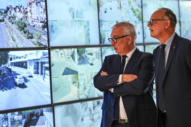 Candidate for France’s 2027 presidential election for the right-wing Horizons party and Mayor of Le Havre Edouard Philippe and the Mayor of Ales Christophe Rivenq (L) watch the municipal police CCTV monitors during a visit in Ales on September 7, 2026. (Photo by Gabriel BOUYS / AFP)
