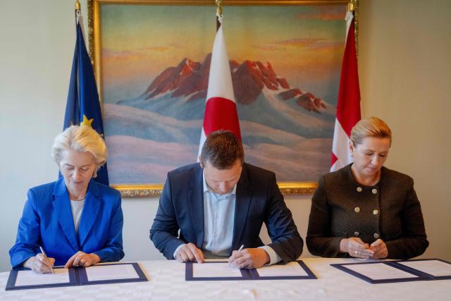 (R-L) Denmark's Prime Minister Mette Frederiksen, Greenland's government leader Jens-Frederik Nielsen and EU Commission President Ursula von der Leyen sign a joint declaration in Nuuk, Greenland, on September 7, 2026. (Photo by Mads Claus Rasmussen / Ritzau Scanpix / AFP) / Denmark OUT