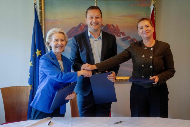 Denmark's Prime Minister Mette Frederiksen (R) shakes hands with Greenland's government leader Jens-Frederik Nielsen (C) and EU Commission President Ursula von der Leyen after they signed a joint declaration in Nuuk, Greenland, on September 7, 2026. (Photo by Mads Claus Rasmussen / Ritzau Scanpix / AFP) / Denmark OUT