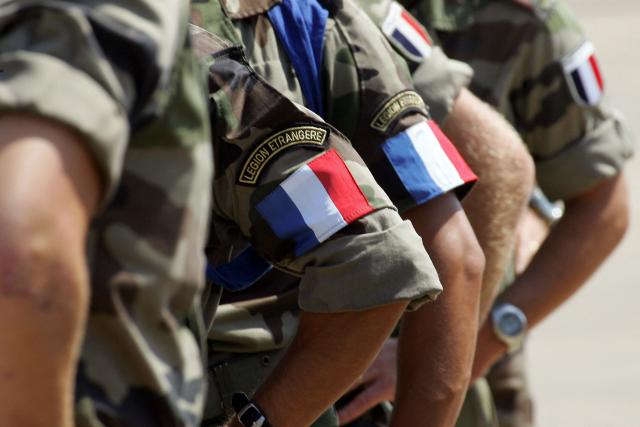(FILES) A group of French Foreign Legion troops arriving by plane at Beirut International Airport, 27 August 2006. More than 200 French Foreign Legionnaires, who arrived today in Beirut by plane, are not part of the reinforced United Nations Interim Forces in Lebanon UNIFIL. Their independent mission is to help to rebuild infrastructure following an agreement between French President Jacques Chirac and Lebanese Prime minister Fuad Siniora. The Colombian soldier in the French Foreign Legion who escaped from guerrillas holding him captive in Colombia is “doing well” and remains under protection against possible “retaliation,” a military source told AFP on September 7, 2026. (Photo by Thomas COEX / AFP)