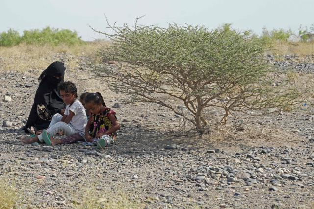 An internally displaced Yemeni family who fled their home due to renewed clashes between Yemen's Saudi-backed government forces and the country's Houthi rebels, rests after seeking shelter in Mocha, on the Red Sea coast of Yemen on September 7, 2026. (Photo by AFP)