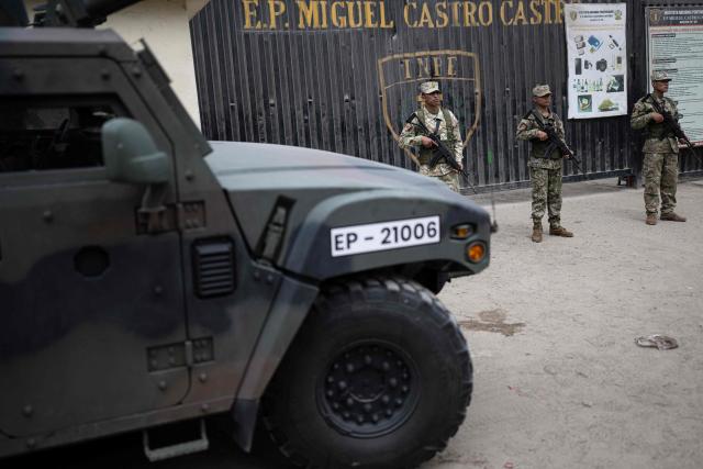 Army officers guard the Miguel Castro Castro penitentiary center, located in the San Juan de Lurigancho district on the eastern outskirts of Lima on September 7, 2027. The Peruvian government declared a state of emergency in five prisons, a measure that authorizes the military, together with the police, to take charge of external control of the facilities, the presidency said on September 5, 2026. (Photo by Ernesto BENAVIDES / AFP)