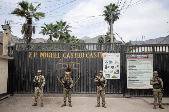 Army officers guard the Miguel Castro Castro penitentiary center, located in the San Juan de Lurigancho district on the eastern outskirts of Lima on September 7, 2027. The Peruvian government declared a state of emergency in five prisons, a measure that authorizes the military, together with the police, to take charge of external control of the facilities, the presidency said on September 5, 2026. (Photo by Ernesto BENAVIDES / AFP)
