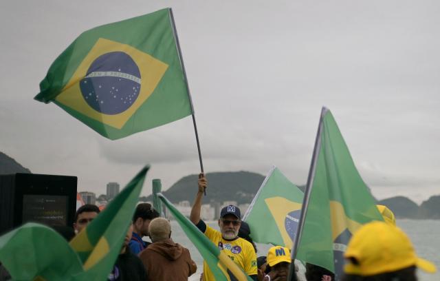 Supporters of Presidential candidate for the Avante party, Augusto Cury attend a campaign rally at Copacabana in Rio de Janeiro, Brazil on September 7, 2026. Cury, a popular psychiatrist and self-help author, has caught the attention of Brazilian voters hesitating between leftist incumbent Luiz Inacio Lula da Silva and right-wing challenger Flavio Bolsonaro. (Photo by TERCIO TEIXEIRA / AFP)