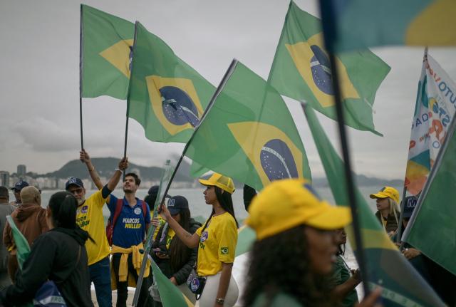 Supporters of Presidential candidate for the Avante party, Augusto Cury attend a campaign rally at Copacabana in Rio de Janeiro, Brazil on September 7, 2026. Cury, a popular psychiatrist and self-help author, has caught the attention of Brazilian voters hesitating between leftist incumbent Luiz Inacio Lula da Silva and right-wing challenger Flavio Bolsonaro. (Photo by TERCIO TEIXEIRA / AFP)