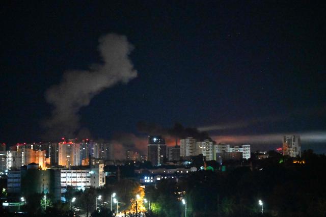 This photograph shows fire and smoke rising following Russian missiles strike in Kyiv, Ukraine, early on September 8, 2026, amid Russian invasion in Ukraine. A wave of strong explosions rang out in Kyiv, AFP journalists said, as Russia resumed strikes on the Ukrainian capital after a three-day halt. Russian President Vladimir Putin had ordered the pause in attacks as US President Donald Trump's envoys Steve Witkoff and Jared Kushner visited the Russian and Ukrainian capitals at the weekend. (Photo by Sergei SUPINSKY / AFP)