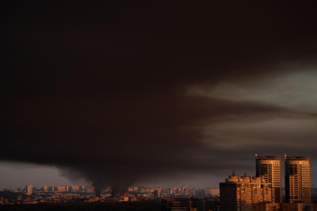 This photograph shows smoke rising following Russian missiles strike in Kyiv, Ukraine, early on September 8, 2026, amid Russian invasion in Ukraine. A wave of strong explosions rang out in Kyiv, AFP journalists said, as Russia resumed strikes on the Ukrainian capital after a three-day halt. Russian President Vladimir Putin had ordered the pause in attacks as US President Donald Trump's envoys Steve Witkoff and Jared Kushner visited the Russian and Ukrainian capitals at the weekend. (Photo by Eugene KOTENKO / AFP)