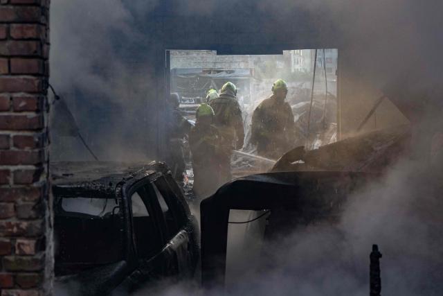 TOPSHOT - Firefighters push out a fire following Russian missiles strikes in Kyiv early on September 8, 2026, amid the Russian invasion in Ukraine. A wave of strong explosions rang out in Kyiv, AFP journalists said early on September 8, as Russia resumed strikes on the Ukrainian capital after a three-day halt. (Photo by Serhii Okunev / AFP)