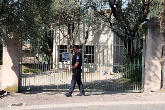 A police officer patrols in front of the entrance of the Musee Renoir after four paintings, valued at nine million euros, were stolen from the museum in an early-morning break-in, with two suspects still at large, in Cagnes-sur-Mer on September 8, 2026. (Photo by Valery HACHE / AFP)