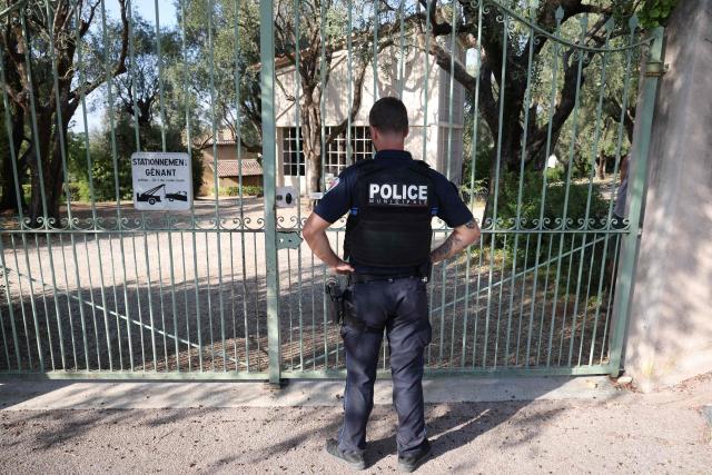 A police officer stands in front of the entrance of the Musee Renoir after four paintings, valued at nine million euros, were stolen from the museum in an early-morning break-in, with two suspects still at large, in Cagnes-sur-Mer on September 8, 2026. (Photo by Valery HACHE / AFP)