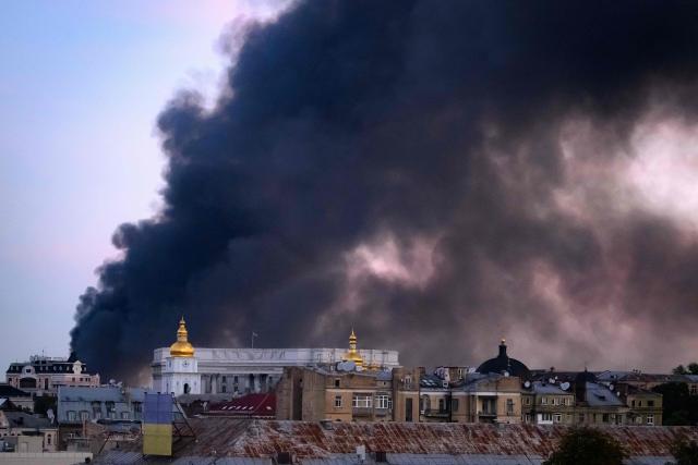 Smoke rises over buildings following Russian air attacks, in downtown Kyiv on September 8, 2026, amid the Russian invasion of Ukraine. A series of "strong" explosions rang out in Kyiv, AFP journalists said early on September 8, as Russia resumed strikes on the Ukrainian capital after a three-day halt. (Photo by Mladen ANTONOV / AFP)