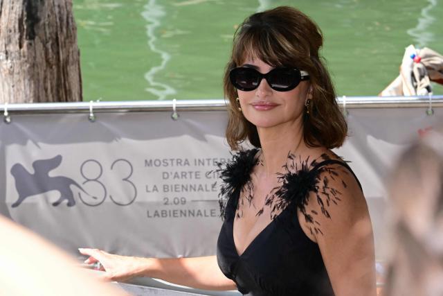 TOPSHOT - Spanish actress Penelope Cruz arrives on a taxi-boat for the photocall of "Bunker" presented in competition at the 83rd International Venice Film Festival, at Venice Lido on September 8, 2026. (Photo by Stefano Rellandini / AFP)