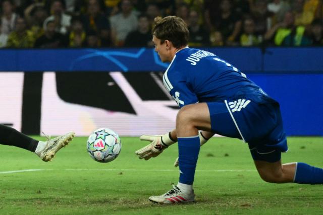 LASK's Austrian goalkeeper #01 Lukas Jungwirth catches the ball during the UEFA Champions League - League phase, Matchday 1 - football match between AEK Athens and LASK at Agia Sophia Stadium in Athens on September 8, 2026. (Photo by Angelos Tzortzinis / AFP)