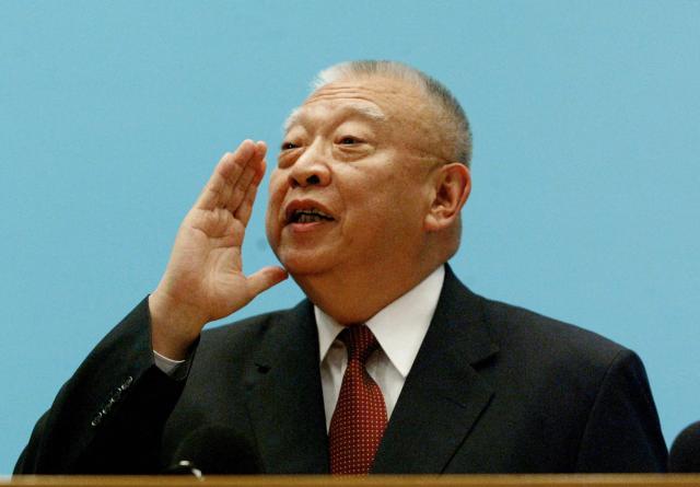 (FILES) Hong Kong Chief Executive Tung chee-hwa gestures during a press conference  at the Central Government Offices (CGO) building in Hong Kong on March 10, 2005 announcing his resignation. Hong Kong's first post-colonial leader Tung Chee-hwa has died aged 89, his office said early September 9, 2026.  Tung, who served as Hong Kong's chief executive from 1997 to 2005, "passed away peacefully in the presence of his beloved family members" on September 8, a statement from his office said. (Photo by Ted ALJIBE / AFP)