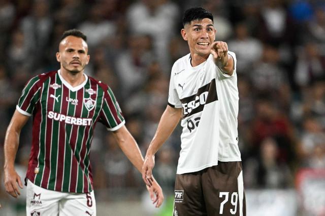 Platense's forward #79 Bruno Sepulveda gives instructions next to Fluminense's defender #06 Rene during the Copa Libertadores quarter-final first leg football match between Brazil's Fluminense and Argentina's Platense at the Maracana stadium in Rio de Janeiro, Brazil on September 8, 2026. (Photo by MAURO PIMENTEL / AFP)
