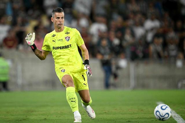 Fluminense's goalkeeper #01 Fabio runs for the ball during the Copa Libertadores quarter-final first leg football match between Brazil's Fluminense and Argentina's Platense at the Maracana stadium in Rio de Janeiro, Brazil on September 8, 2026. (Photo by MAURO PIMENTEL / AFP)