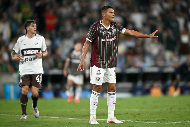 Fluminense's defender #03 Thiago Silva gives instructions during the Copa Libertadores quarter-final first leg football match between Brazil's Fluminense and Argentina's Platense at the Maracana stadium in Rio de Janeiro, Brazil on September 8, 2026. (Photo by MAURO PIMENTEL / AFP)