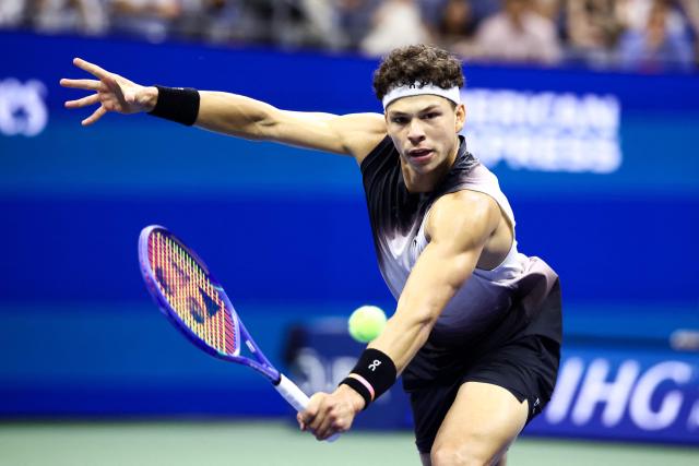 USA's Ben Shelton hits a return against Spain's Carlos Alcaraz during the men's singles quarter-final tennis match on day ten of the US Open tennis tournament at the USTA Billie Jean King National Tennis Center in New York City on September 8, 2026. (Photo by CHARLY TRIBALLEAU / AFP)