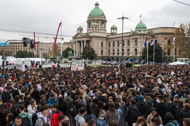 (FILES) High schools students gather in front of Serbian National Assembly building (parliament), in Belgrade, on November 7, 2025 to show support to Dijana Hrka, the mother of one of the victims of the Novi Sad train station accident, during her hunger strike. Serbia's president Aleksandar Vucic on September 9, 2026 dissolved parliament and called snap parliamentary elections for October 25, accepting a key demand of the student-led protest movement. (Photo by Andrej ISAKOVIC / AFP)
