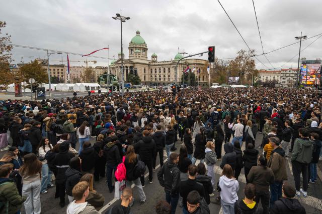 (FILES) High schools students gather in front of Serbian National Assembly building (parliament), in Belgrade, on November 7, 2025 to show support to Dijana Hrka, the mother of one of the victims of the Novi Sad train station accident, during her hunger strike. Serbia's president Aleksandar Vucic on September 9, 2026 dissolved parliament and called snap parliamentary elections for October 25, accepting a key demand of the student-led protest movement. (Photo by Andrej ISAKOVIC / AFP)