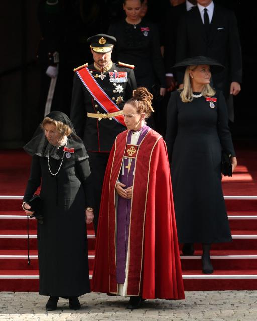King Haakon VIII of Norway (back L), Queen Mette-Marit of Norway (back R), Queen Sonja of Norway (front L) and the Bishop of Oslo Sunniva Gylver leave after the funeral service for late King Harald V of Norway before the casket is moved in a procession from Oslo Cathedral to Akershus Castle in Oslo, Norway, on September 9, 2026. (Photo by Odd ANDERSEN / AFP)
