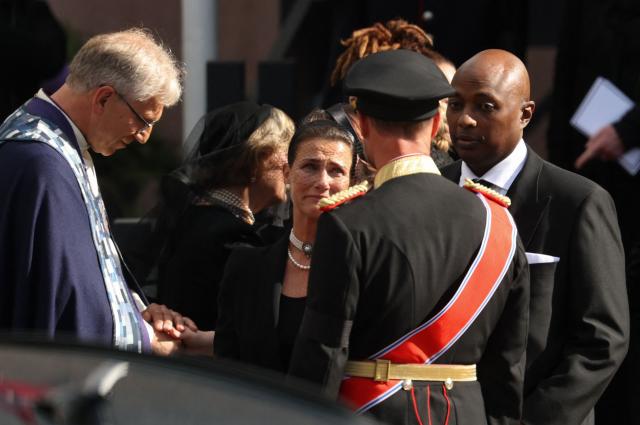 King Haakon VIII of Norway (2R) and Preses Olav Fykse Tveit (L) speaks with Princess Märtha Louise of Norway (2L) and her husband Durek Verrett after the funeral service for late King Harald V of Norway, before the casket is moved in a procession from Oslo Cathedral to Akershus Castle in Oslo, Norway, on September 9, 2026. (Photo by Odd ANDERSEN / AFP)