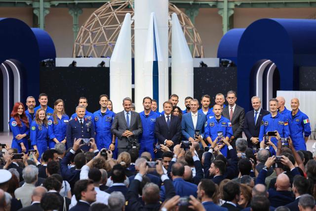 France's President Emmanuel Macron (C-R), French European Space Agency (ESA) astronaut Thomas Pesquet (C) and Greece's Prime Minister Kyriakos (C-L) pose with astronauts and members of the Vast space programme  during the International Space Summit at the Grand Palais in Paris on September 9, 2026. The two-day International Space Summit brings together nearly 120 delegations to discuss global space governance. (Photo by Ludovic MARIN / POOL / AFP)