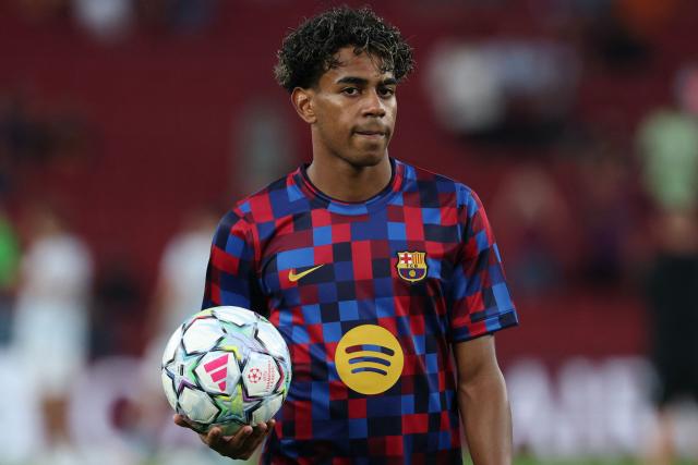 Barcelona's Spanish forward #10 Lamine Yamal warms up before the UEFA Champions League first round day 1 football match between FC Barcelona and Feyenoord at Camp Nou stadium in Barcelona on September 9, 2026. (Photo by Lluis GENE / AFP)