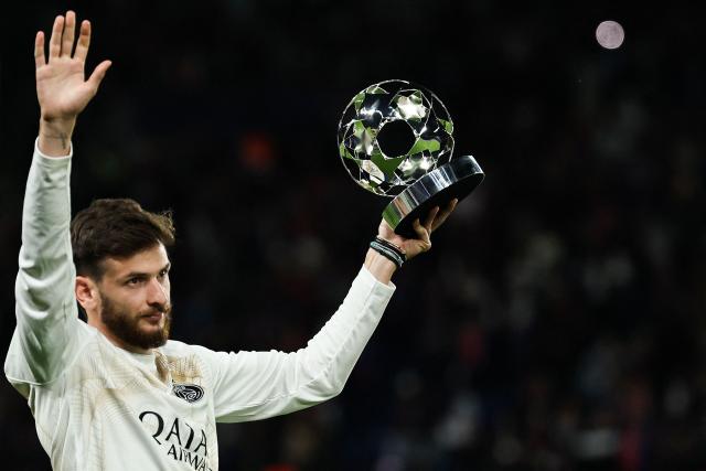 Paris Saint-Germain's Georgian forward #07 Khvicha Kvaratskhelia celebrates as he receives the UEFA Champions League Trophy for best player for the season 2025-2026 prior to the UEFA Champions League, league phase, matchday 1, football match between Paris Saint-Germain (PSG) and Slovan Bratislava at the Parc des Princes Stadium in Paris on September 9, 2026. (Photo by Anne-Christine POUJOULAT / AFP)